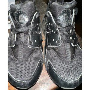 NIKE Huarache Run Low Triple Black Boys Size 13